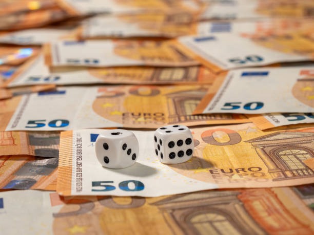 Qiu Qiu domino tiles displayed on a gacor slotlions88 live-dealer table